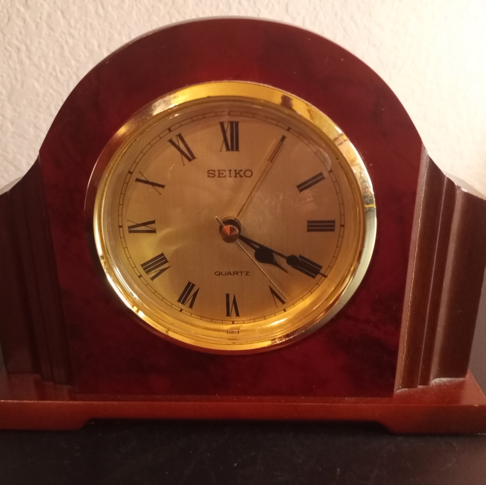 VTG Wooden Seiko 6"x4" Mantle or Desk Clock